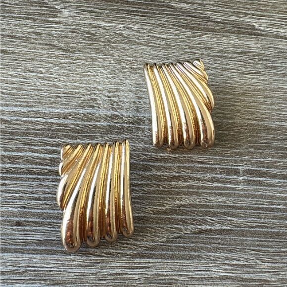 Vintage stud earrings A115 - Picture 2 of 4